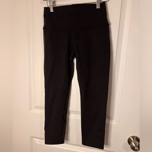 ALO Yoga Black Capri leggings